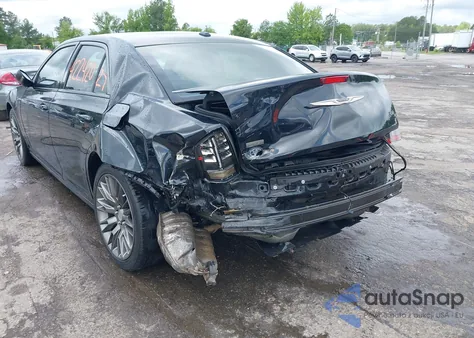 2013 Chrysler 300C John Varvatos Limited Edition из США, поврежденный, VIN 2C3CCADG1DH727364